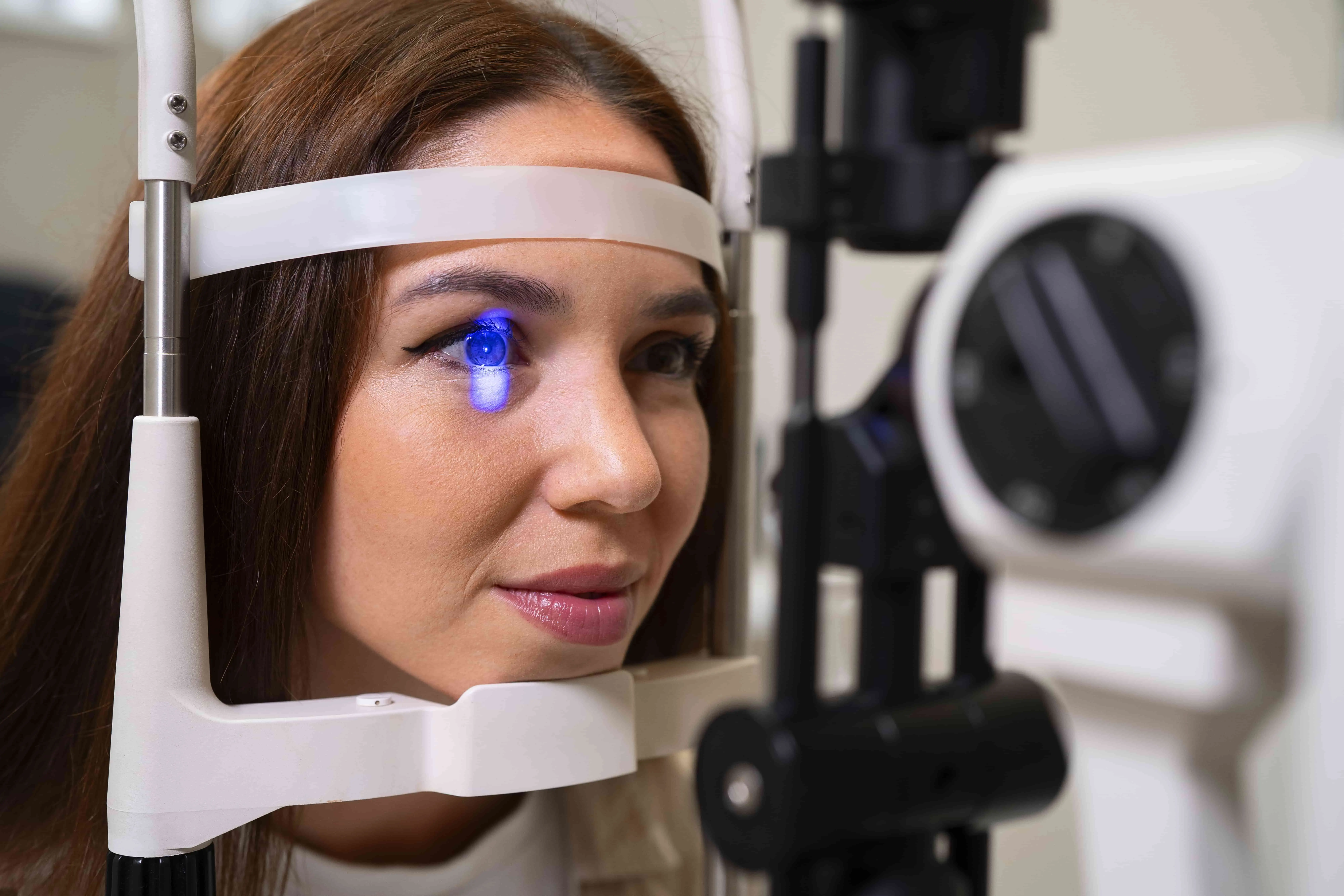 side-view-woman-getting-her-eyes-checked-min